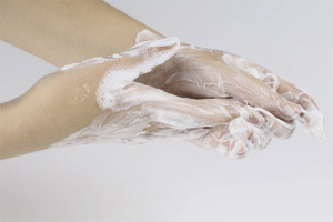  วิธีทำความสะอาดโฟมด้วยมือ