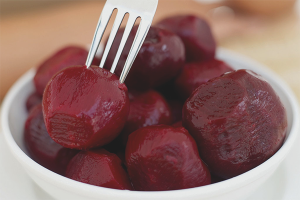  วิธีการปรุงอาหาร beets ในไมโครเวฟได้อย่างรวดเร็ว