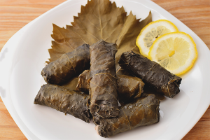  วิธีการทำ dolma จากใบองุ่น