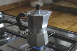  วิธีทำกาแฟในเครื่องชงกาแฟแบบพ่นน้ำ