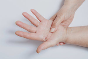 การมึนงงในมือ