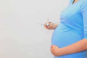  สามารถบินบนเครื่องบินในระหว่างตั้งครรภ์ได้หรือไม่?