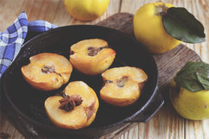  วิธีการอบ Quince ในเตาอบ